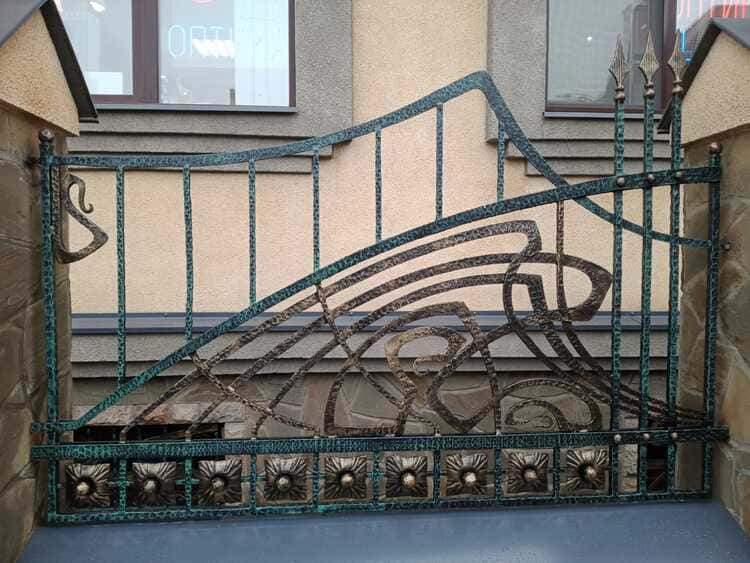 Подъемно-секционные ворота Щербинка